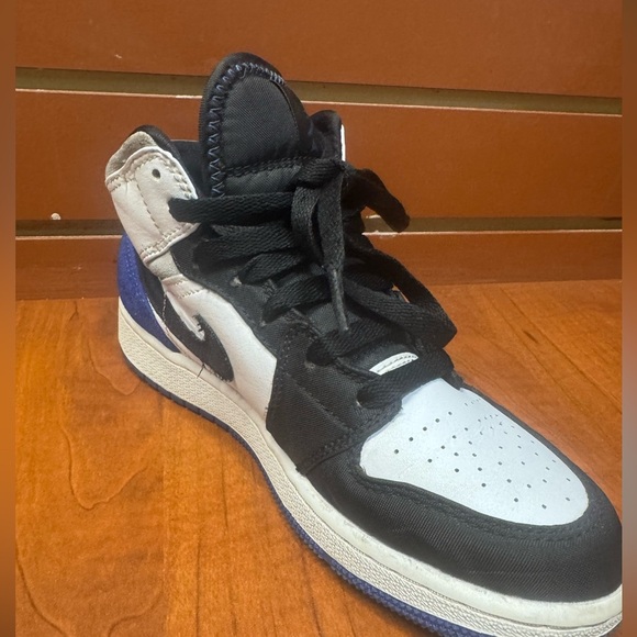 Jordan Men's Black, White, and Blue Sneakers - Picture 10 of 13